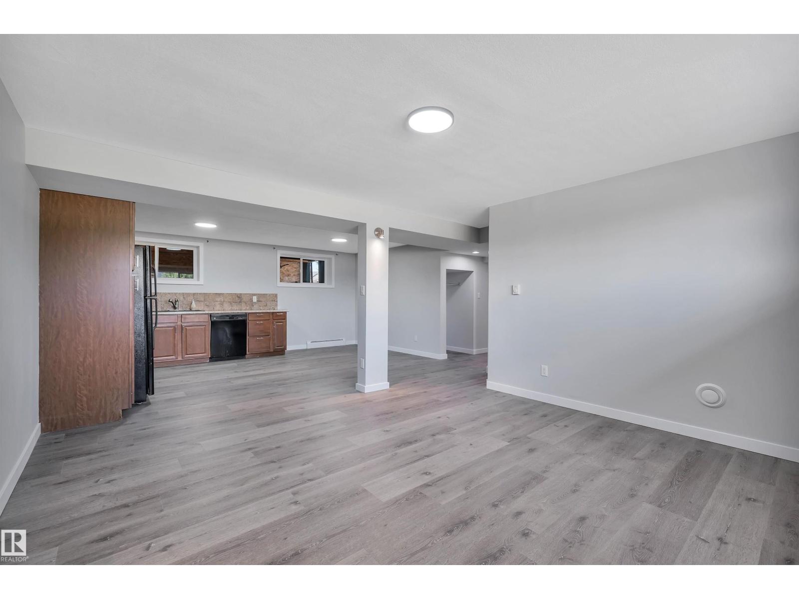 18 MALVERN DR — photo 37