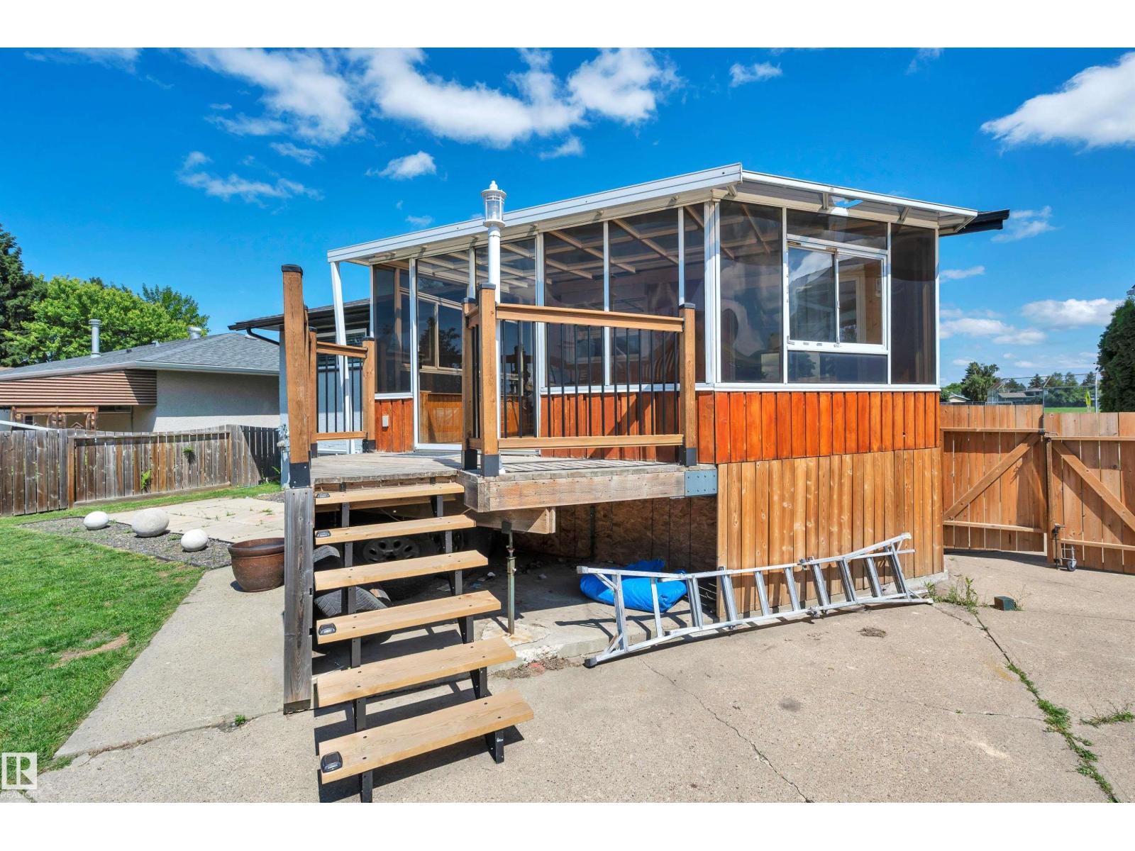 18 MALVERN DR — photo 46