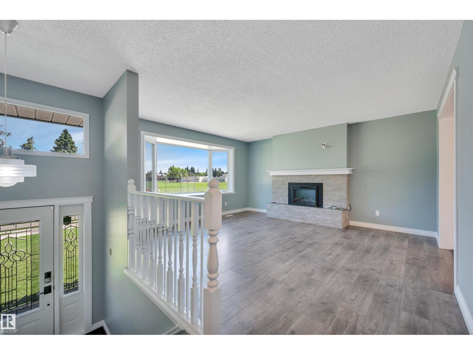 18 MALVERN DR — photo 8