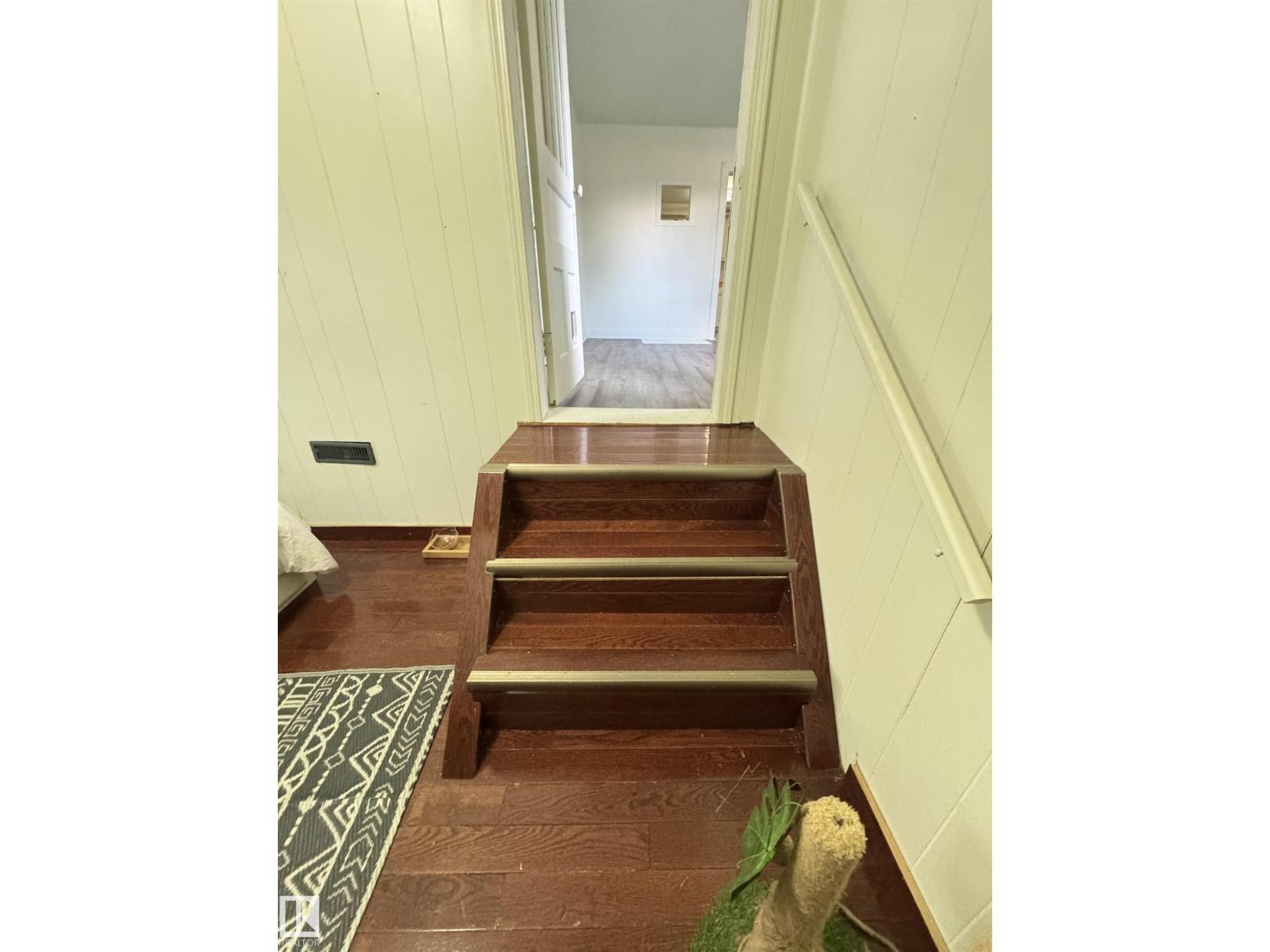 4912 49 AV — photo 32