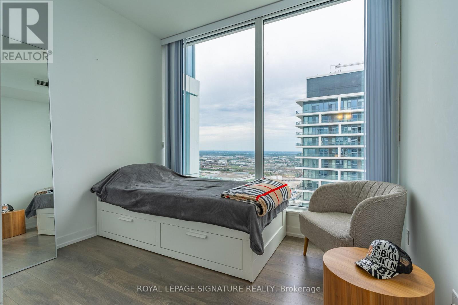 #5903 898 PORTAGE PARKWAY - 17