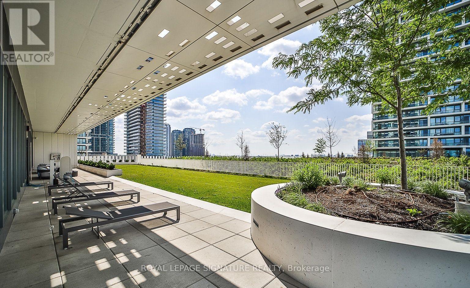 #5903 898 PORTAGE PARKWAY - 33