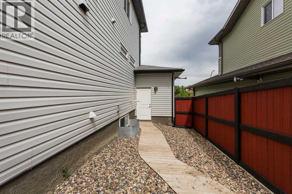 180 Firelight Way W — photo 36