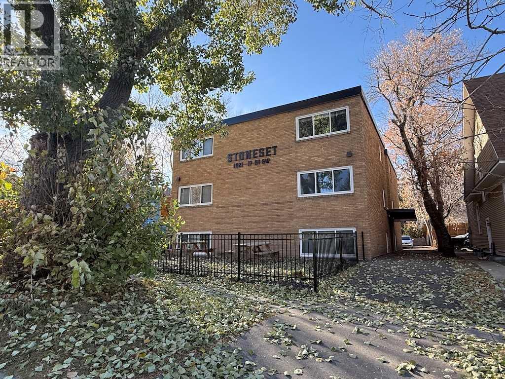 1821 17 Street SW - 1