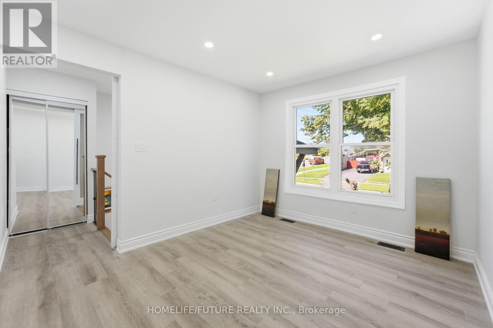 1 LOCKHART GATE - 8