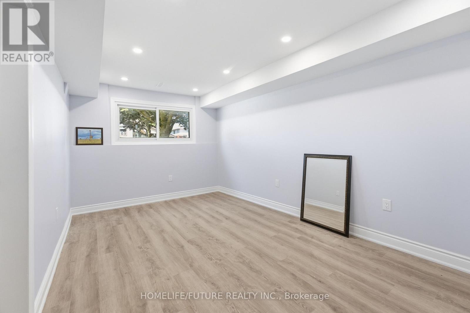 1 LOCKHART GATE - 33