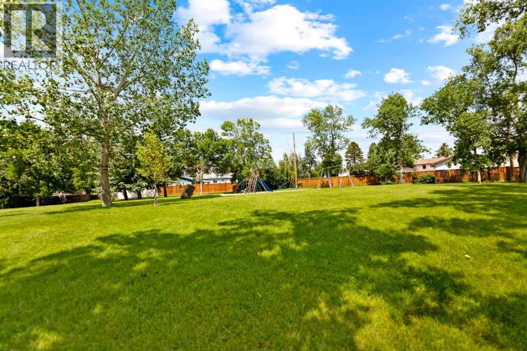 323 maddock Crescent NE - 4