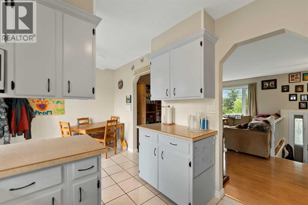323 maddock Crescent NE - 18