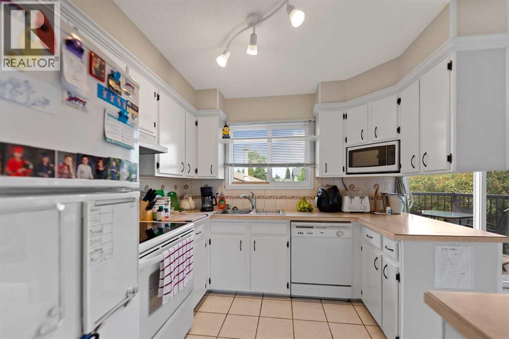 323 maddock Crescent NE - 16