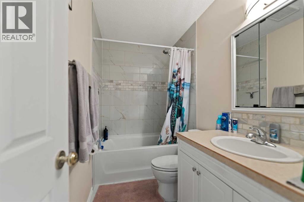 323 maddock Crescent NE - 20