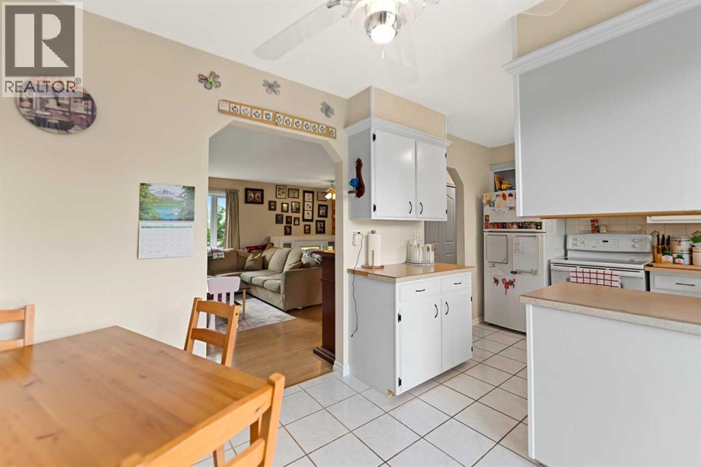323 maddock Crescent NE - 19