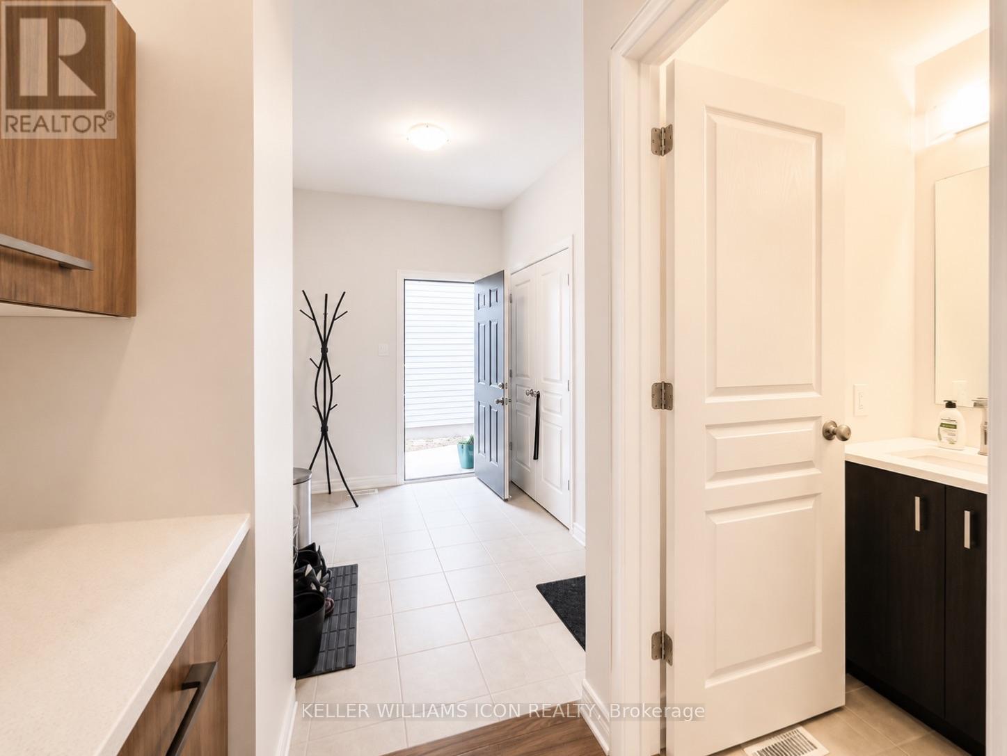 916 RALPH HENNESSY AVENUE, Ottawa. Luxury613. By Peter Sagos - Image 11