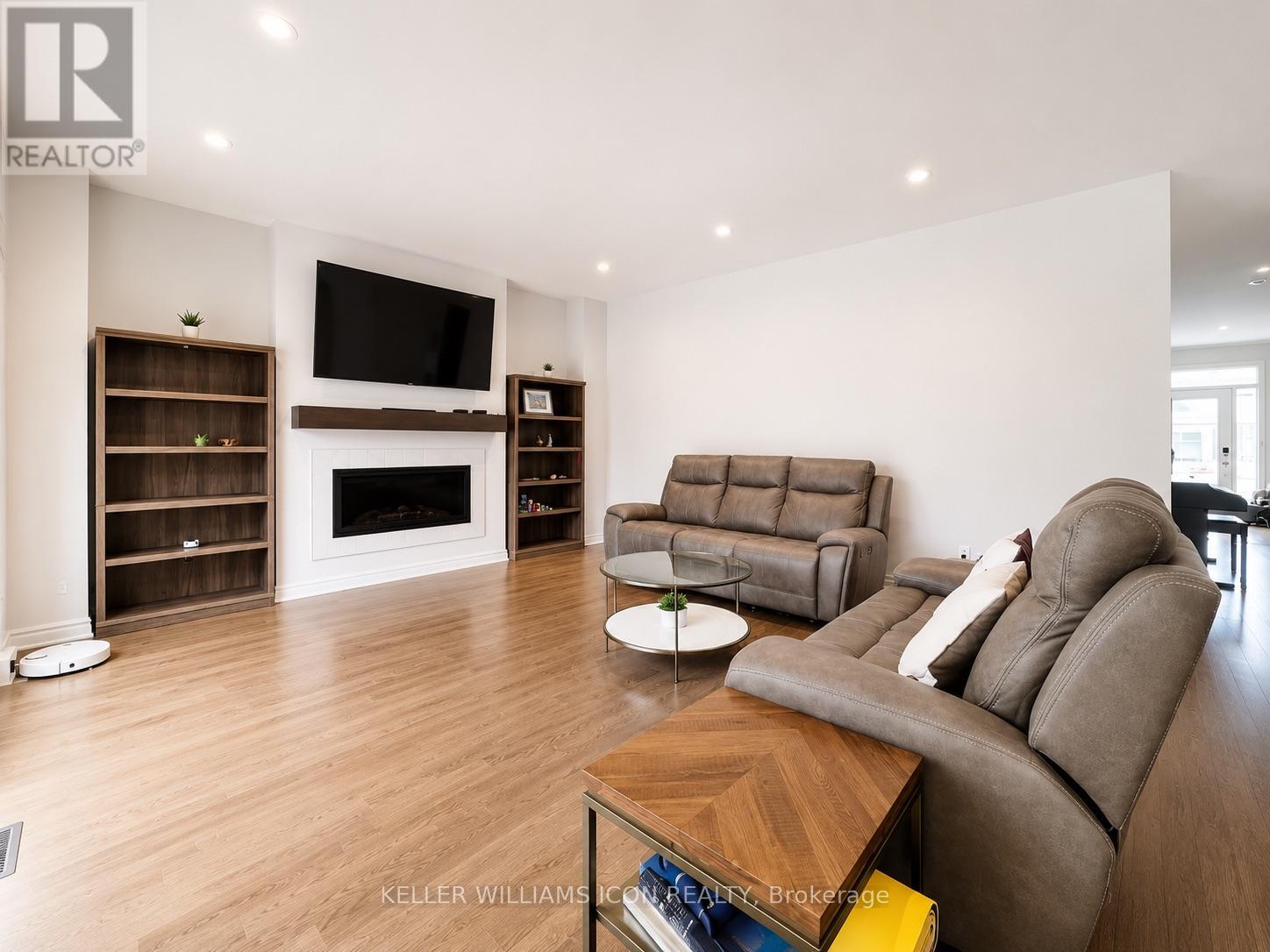 916 RALPH HENNESSY AVENUE, Ottawa. Luxury613. By Peter Sagos - Image 7