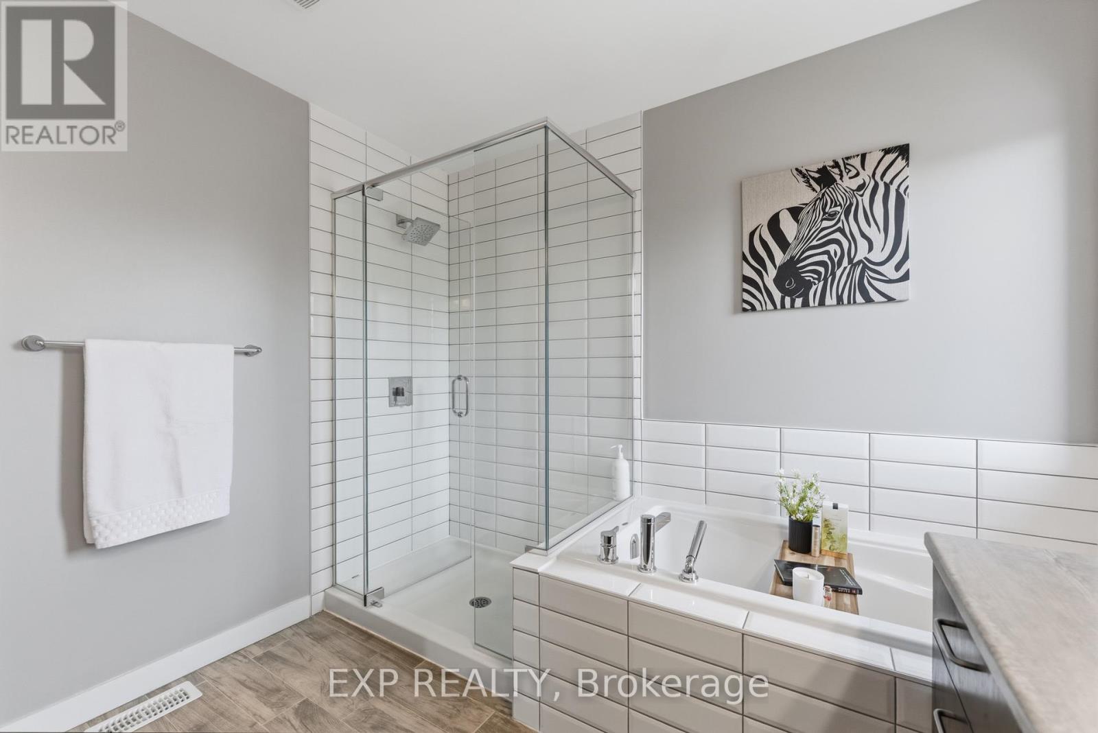 307 OXER PLACE - 26