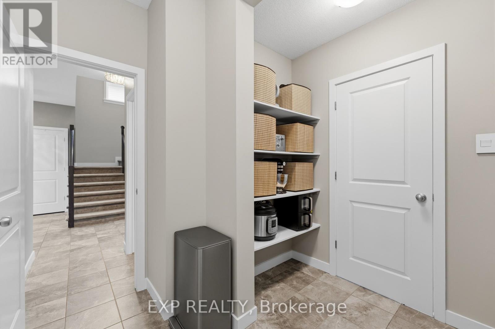 307 OXER PLACE - 8