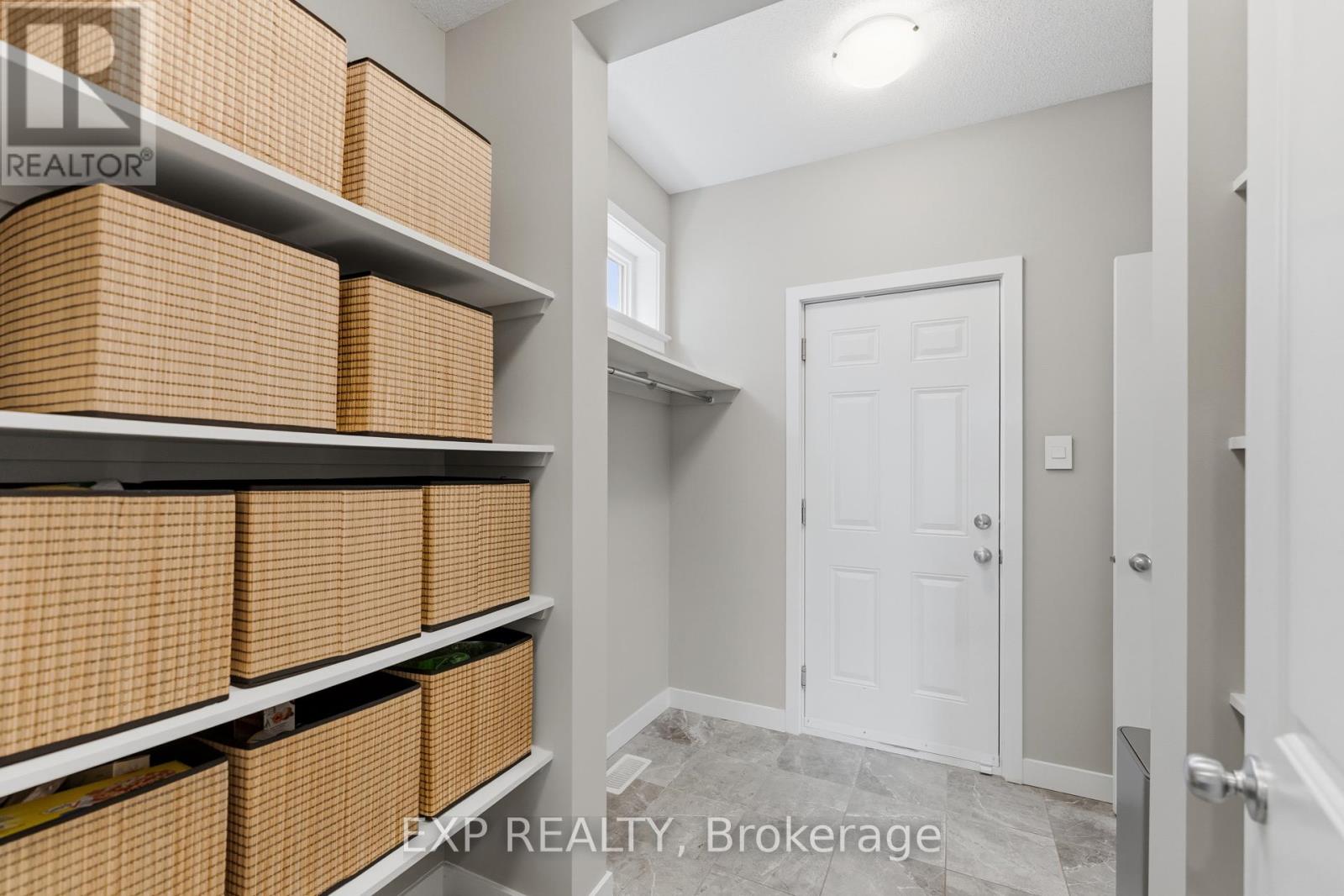307 OXER PLACE - 9
