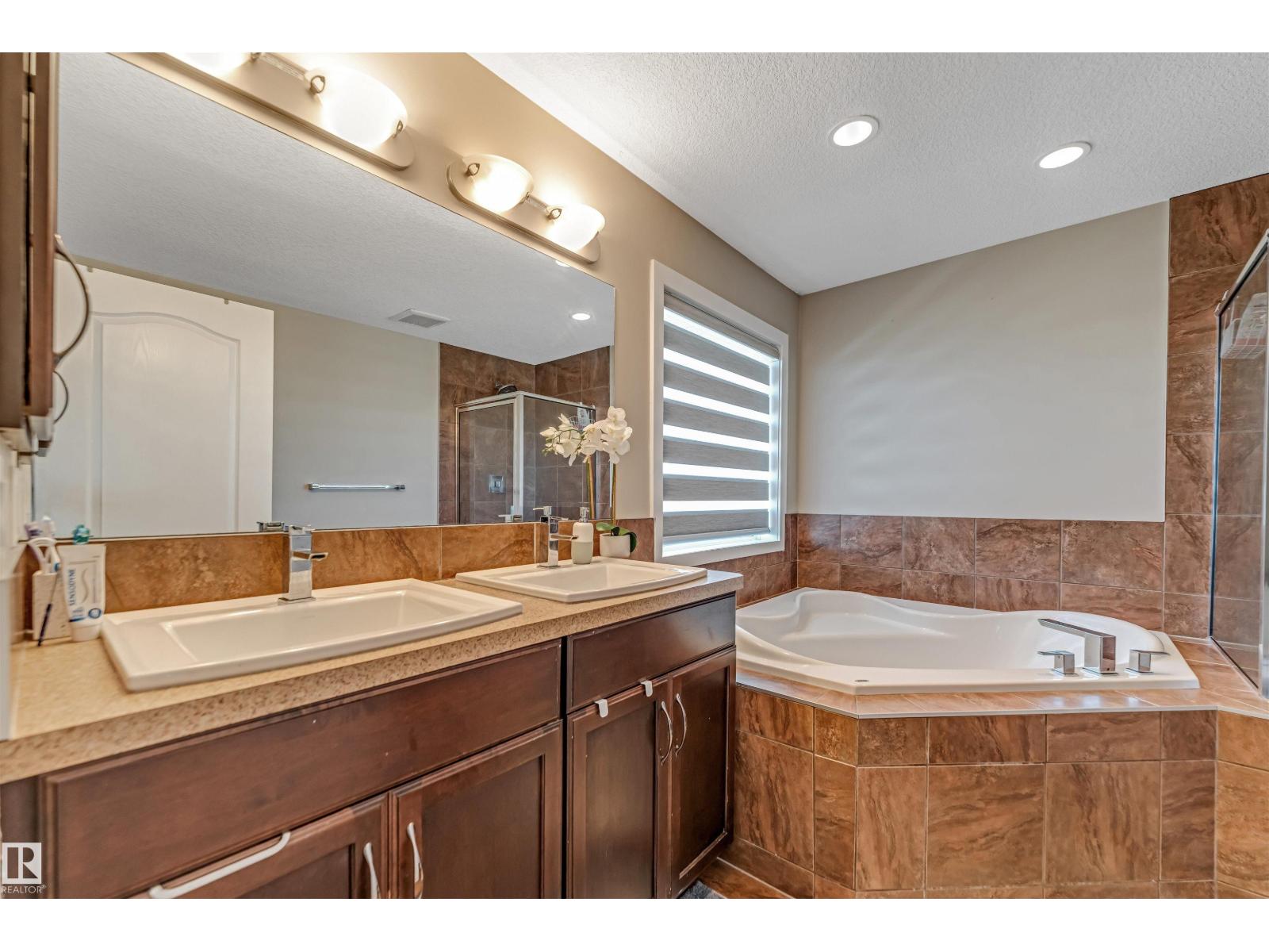 5156 2 AV SW SW - 40