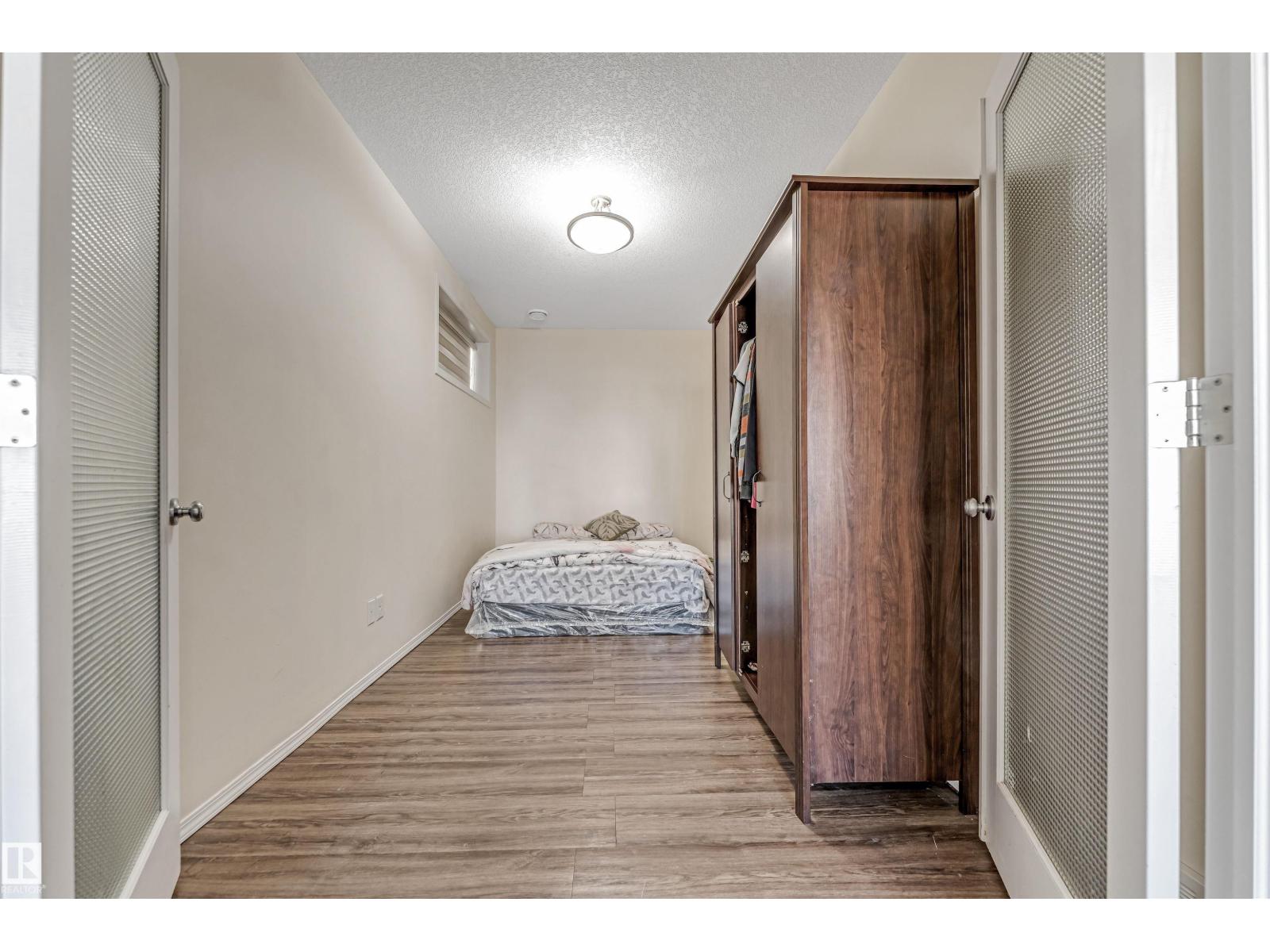 5156 2 AV SW SW - 53