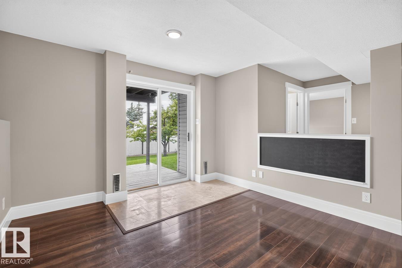 5612 55 ST - 22