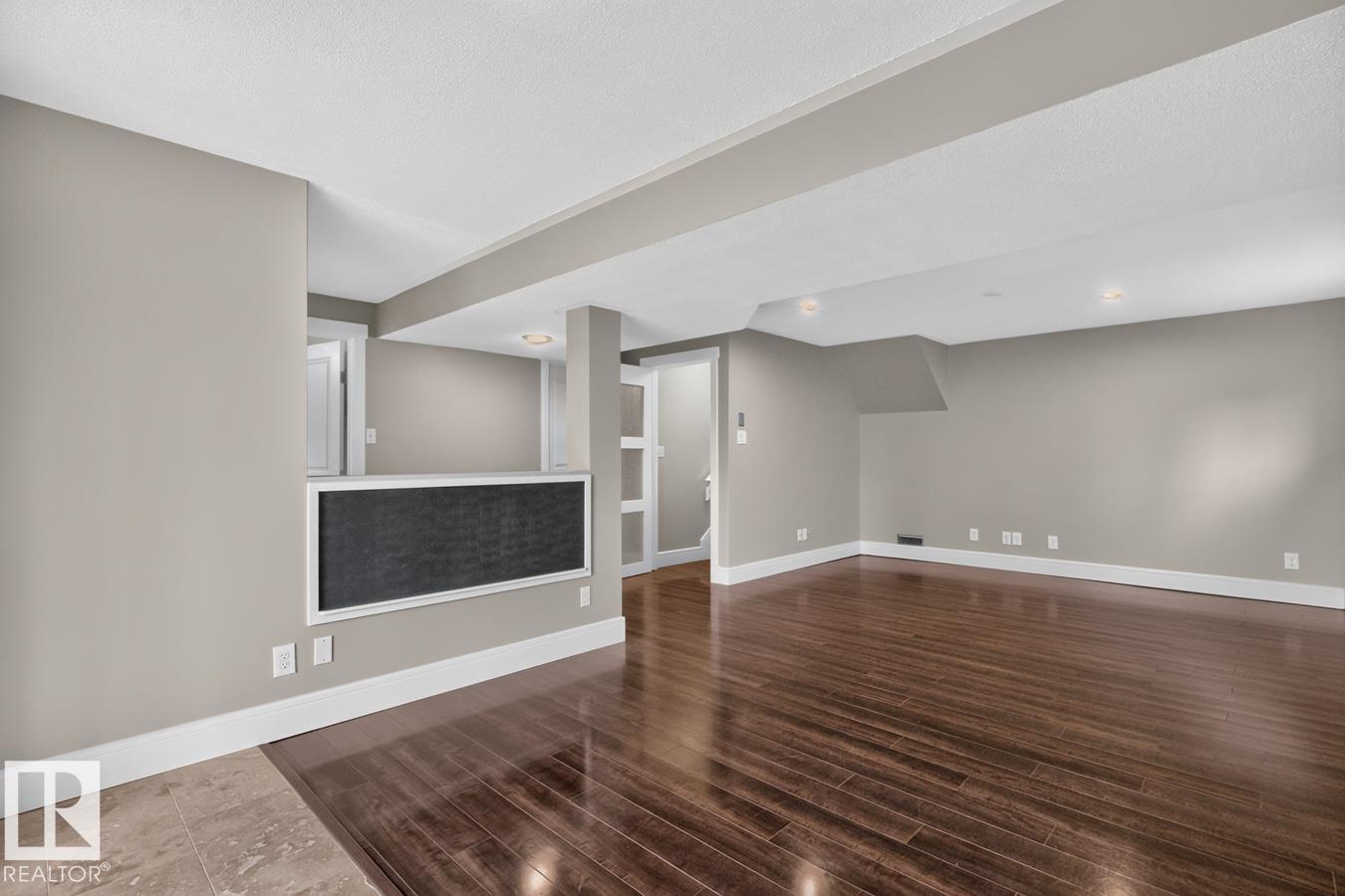 5612 55 ST - 23