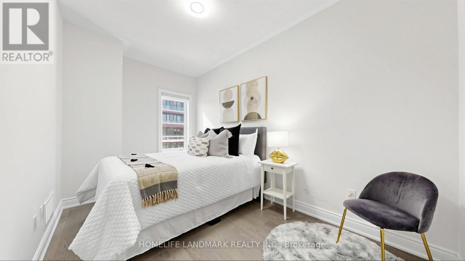 1329 MERTON ROAD - 23