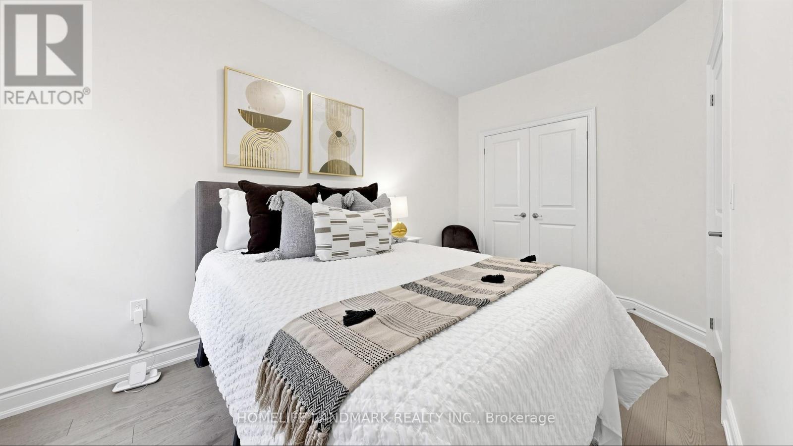 1329 MERTON ROAD - 24
