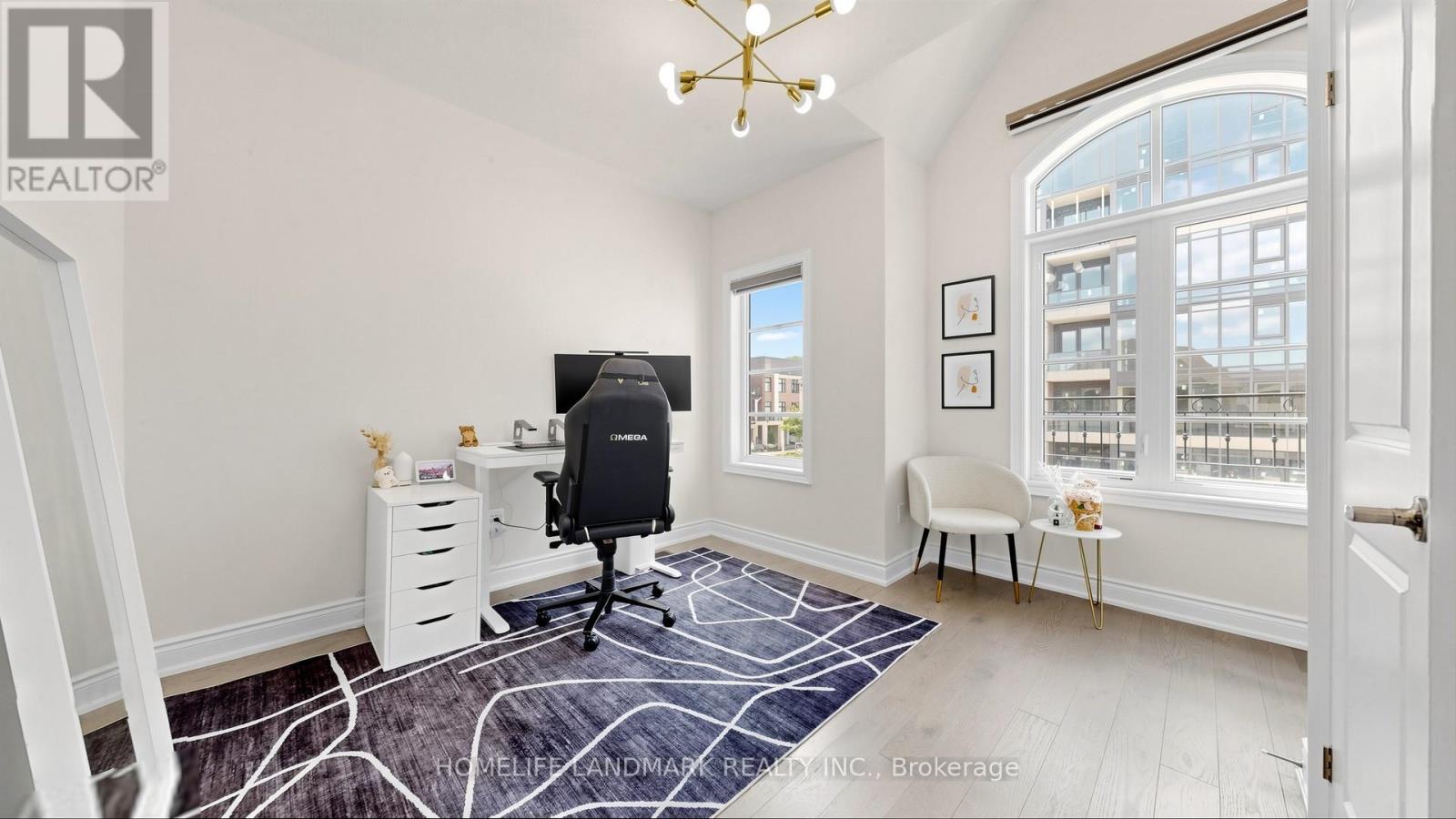 1329 MERTON ROAD - 25