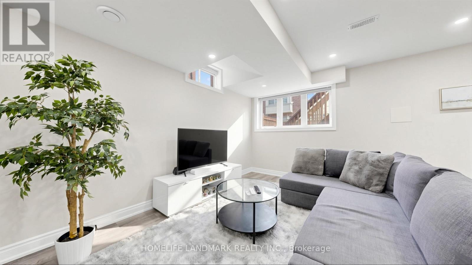 1329 MERTON ROAD - 31