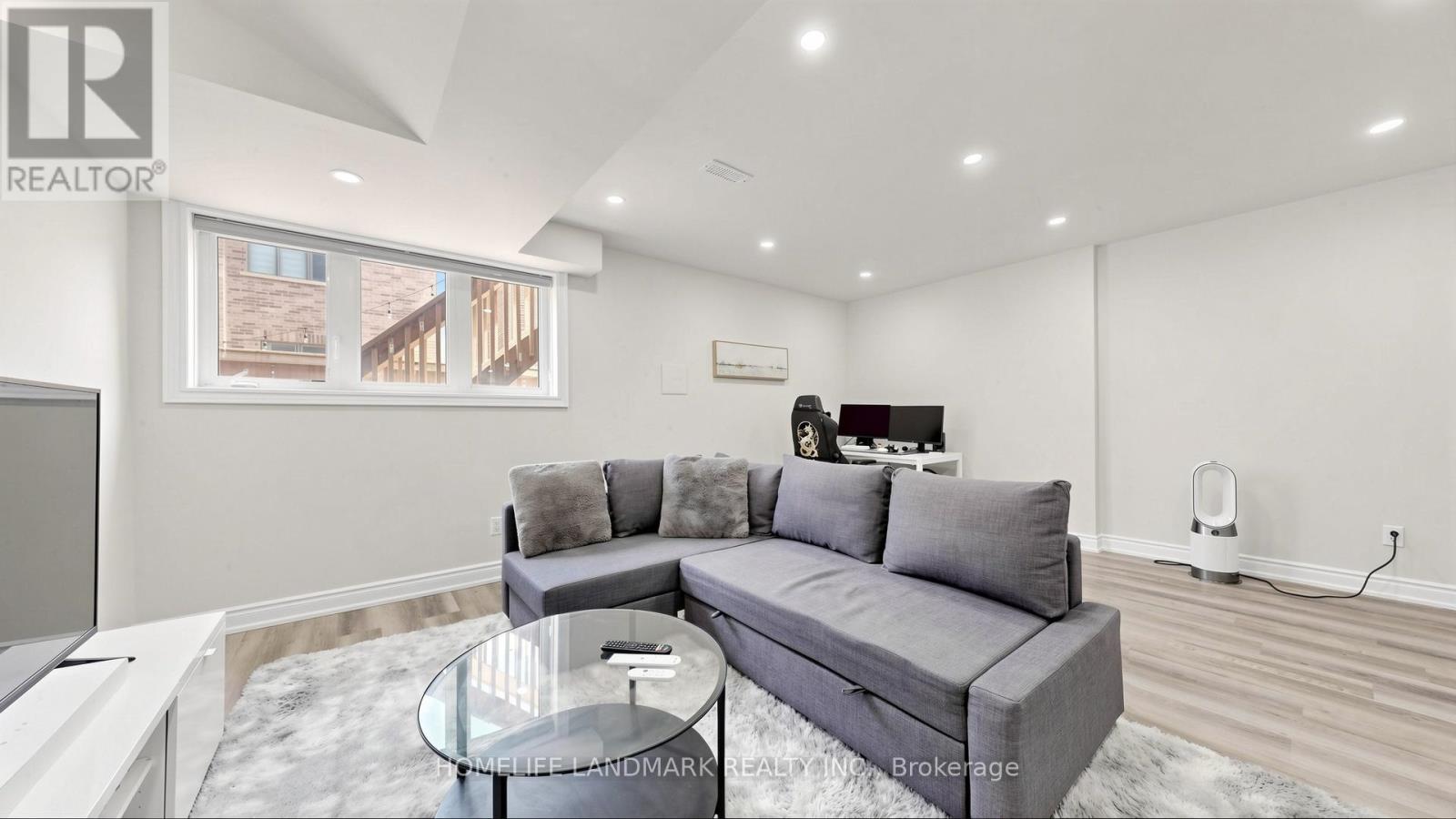 1329 MERTON ROAD - 32