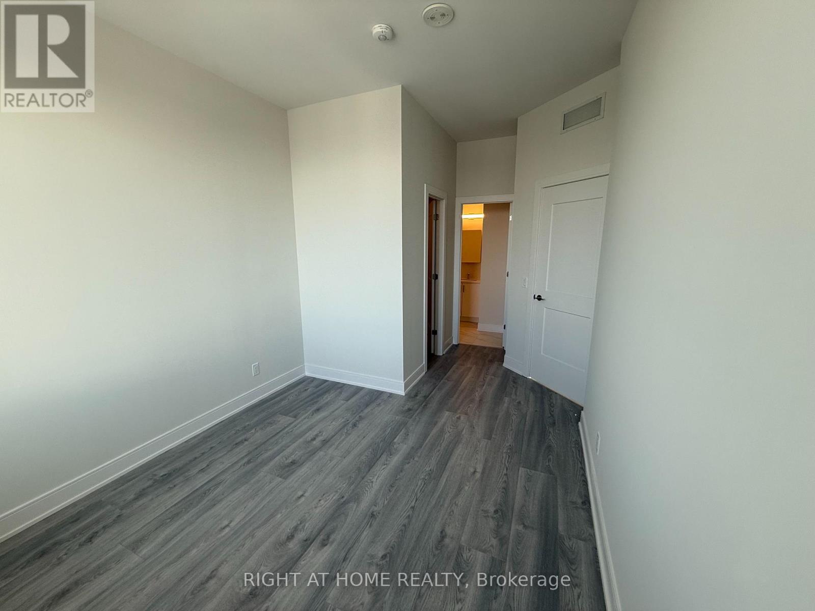 #PH03 15 ELLERSLIE AVENUE - 16