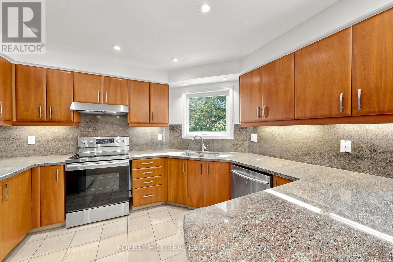 47 EDENBRIDGE DRIVE - 12