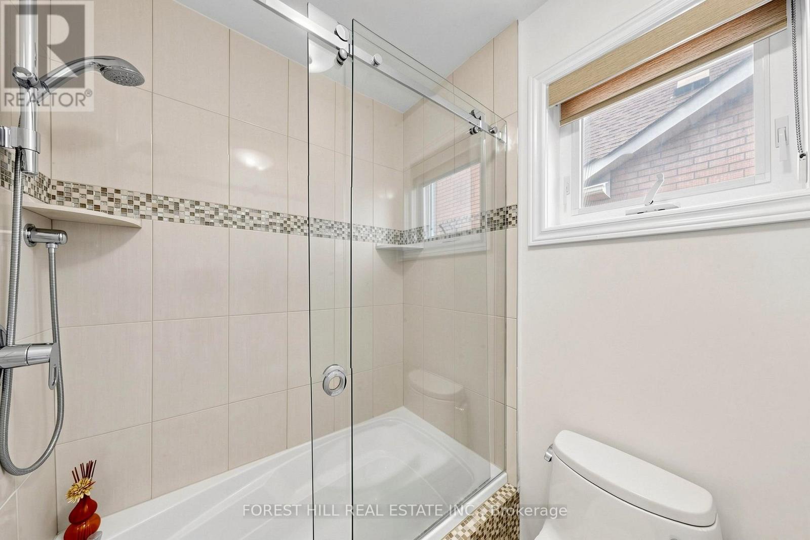 47 EDENBRIDGE DRIVE - 26