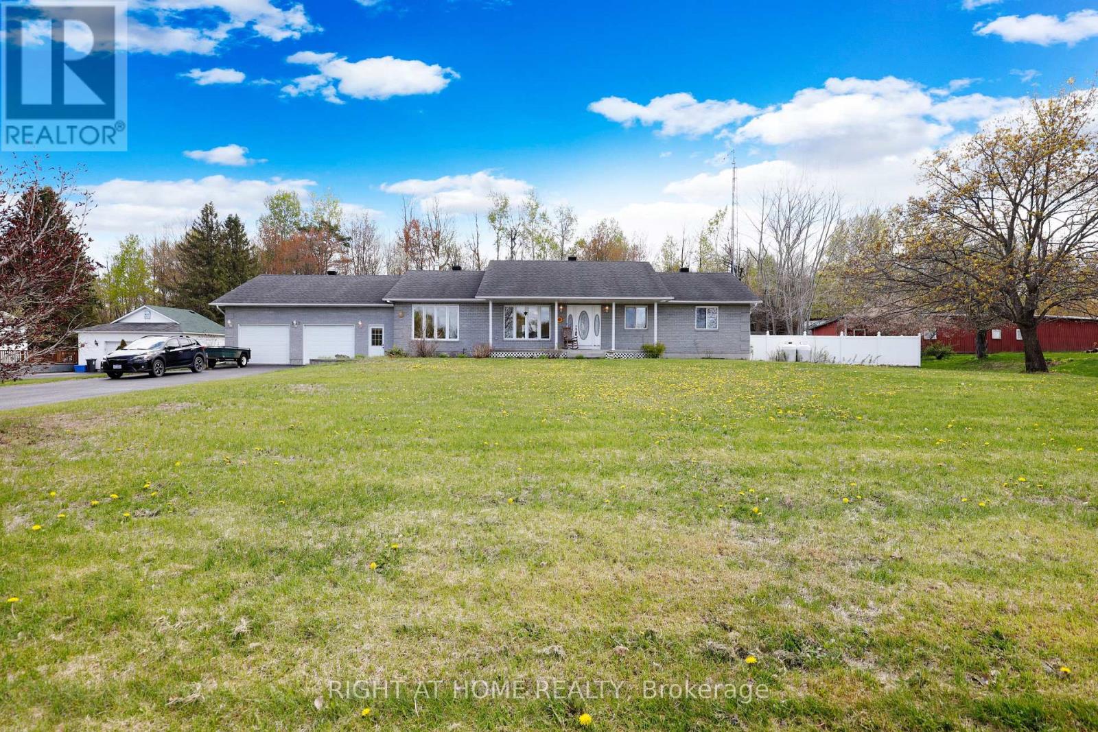902 RUE ELIZABETH STREET - 1