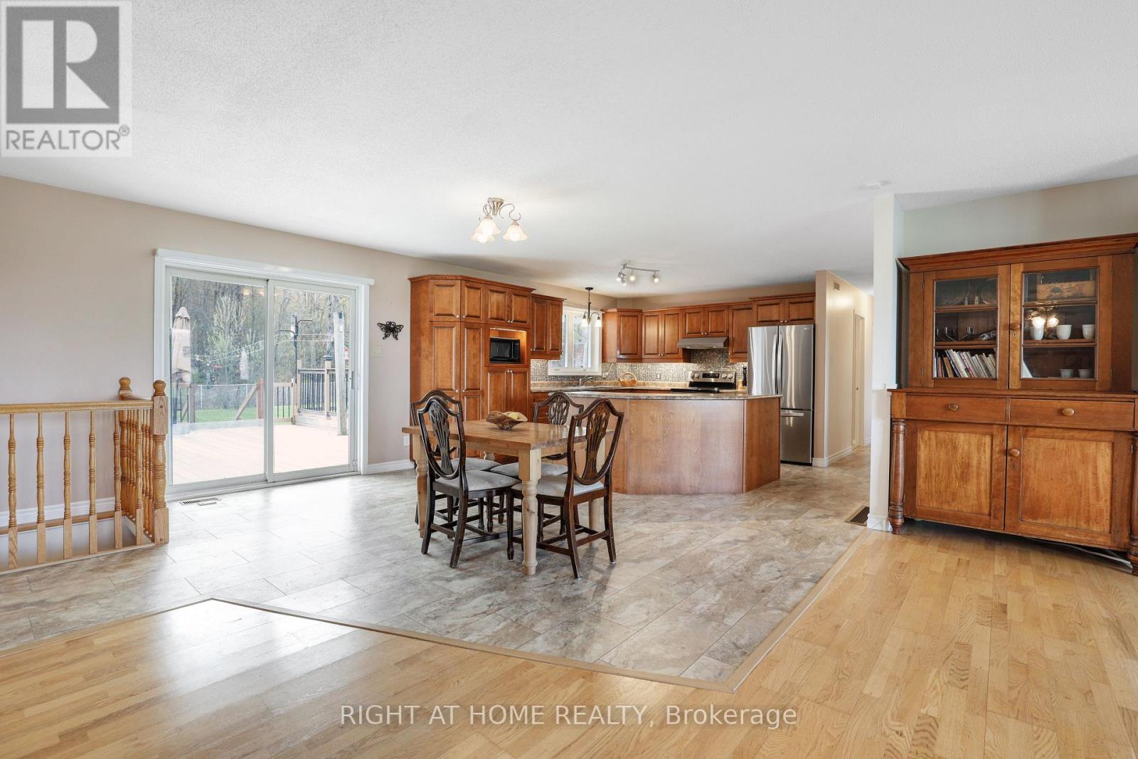 902 RUE ELIZABETH STREET - 10