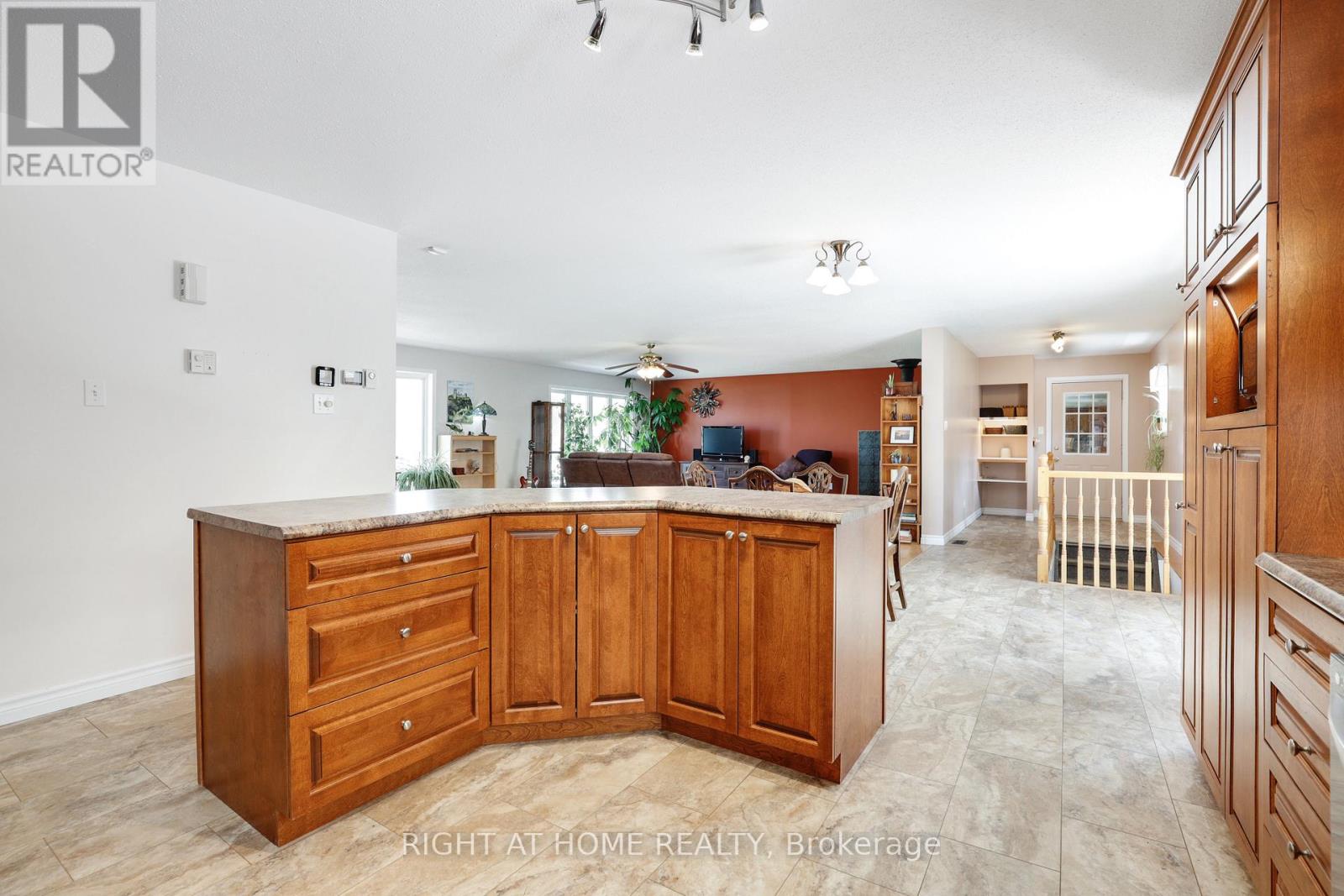 902 RUE ELIZABETH STREET - 13