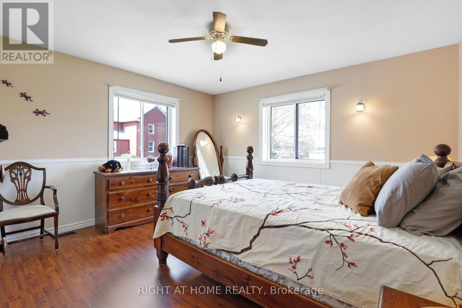 902 RUE ELIZABETH STREET - 14
