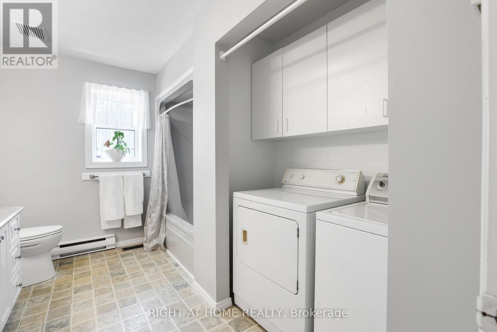 902 RUE ELIZABETH STREET - 19
