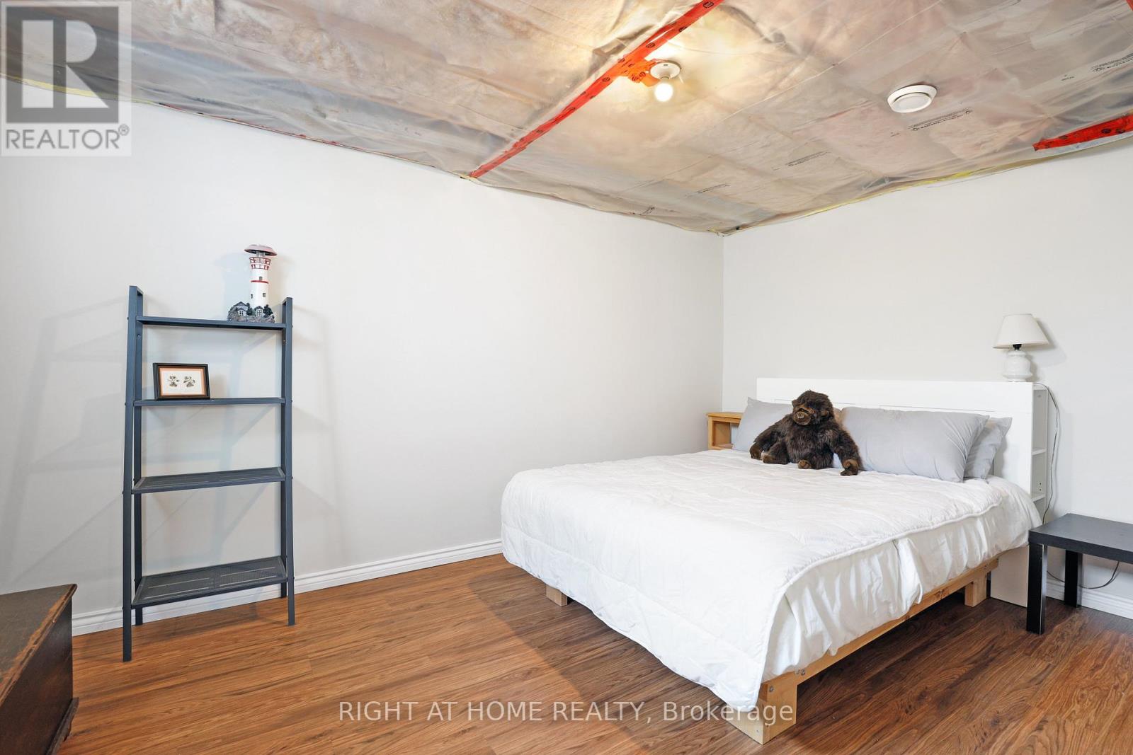 902 RUE ELIZABETH STREET - 21