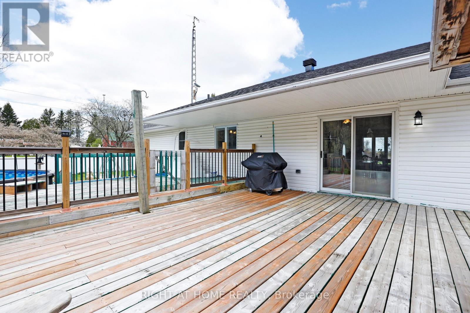 902 RUE ELIZABETH STREET - 26