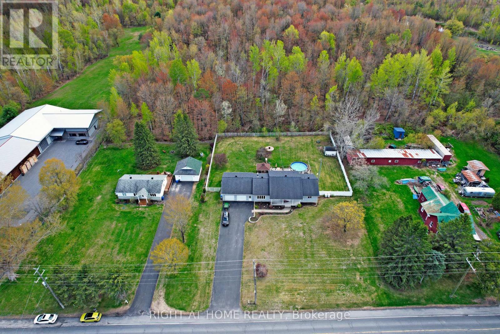 902 RUE ELIZABETH STREET - 30