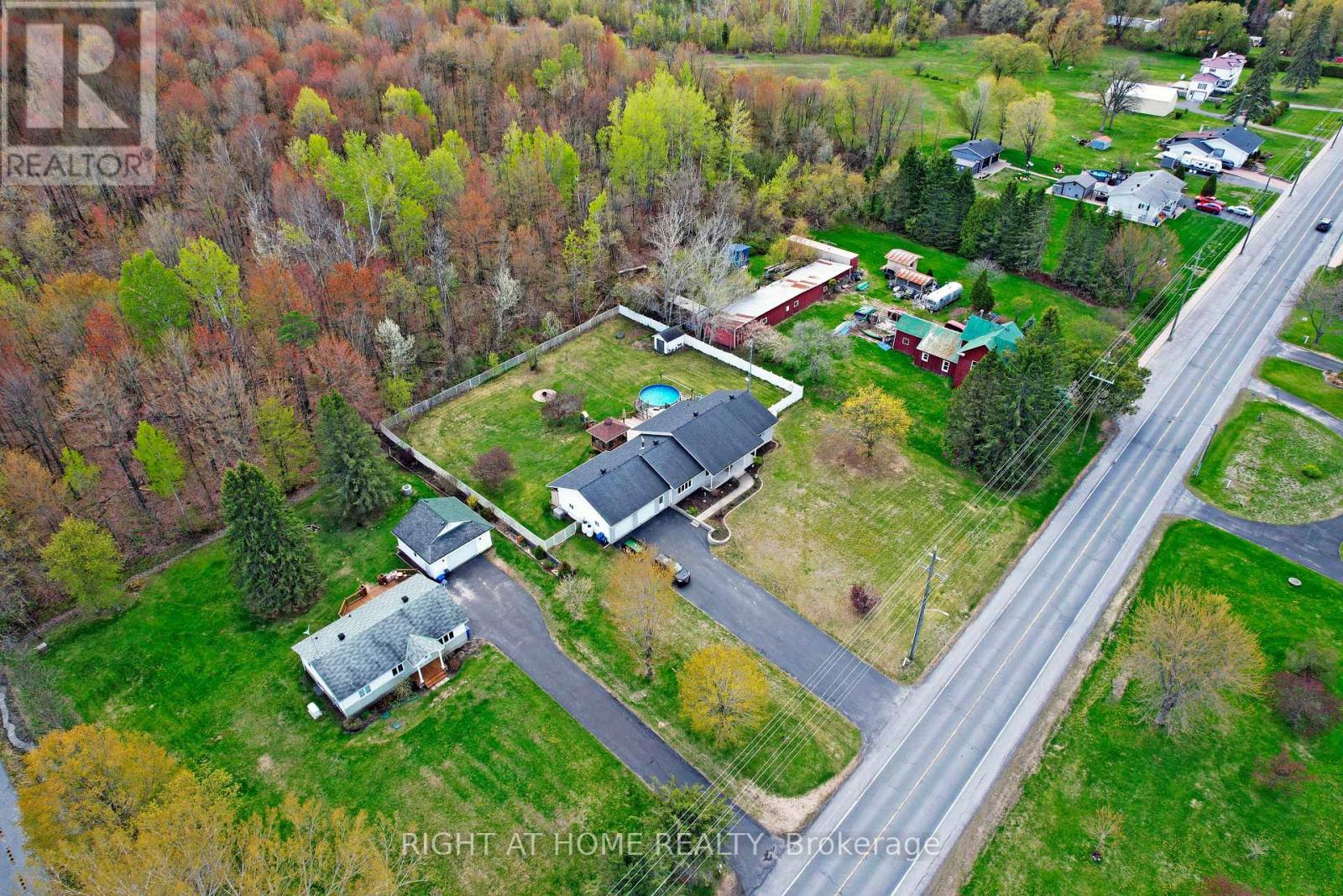902 RUE ELIZABETH STREET - 31