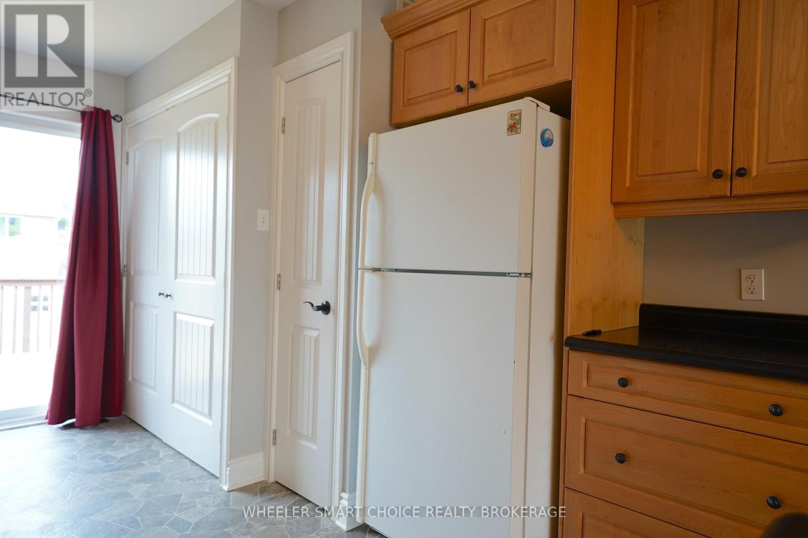 53 MERCIER AVENUE E - 10