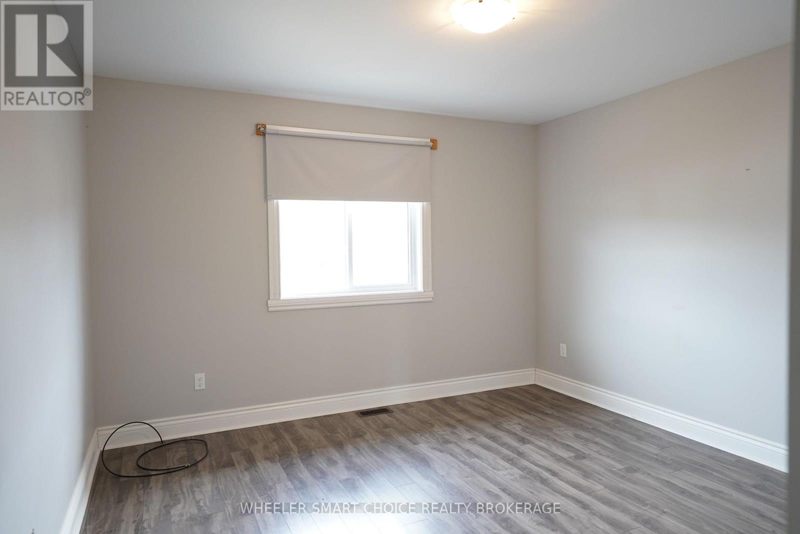 53 MERCIER AVENUE E - 14