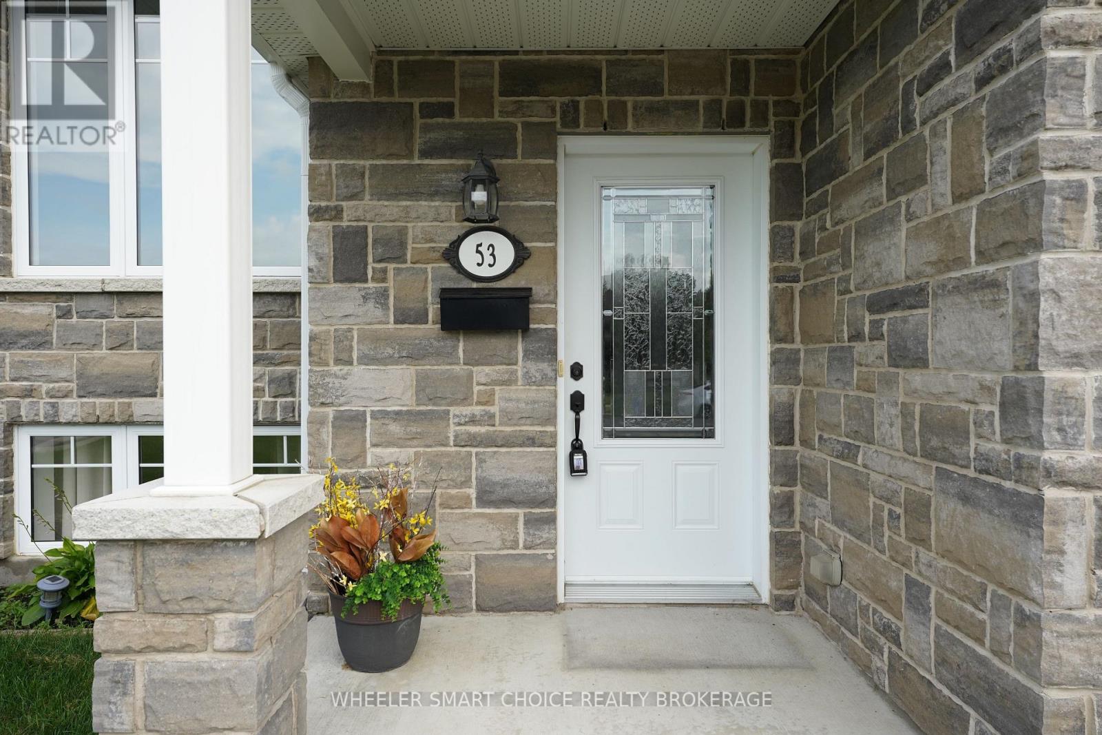 53 MERCIER AVENUE E - 3