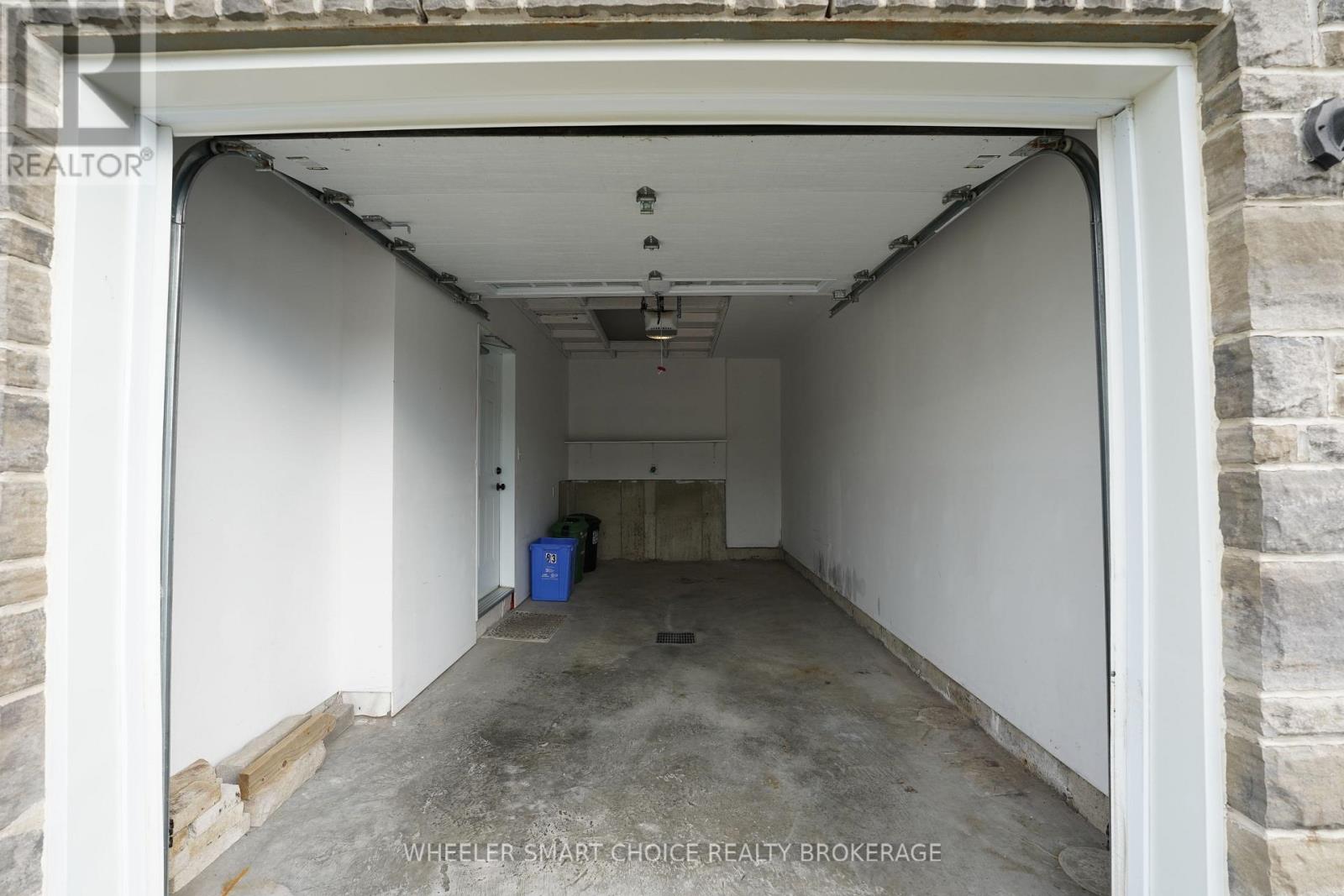 53 MERCIER AVENUE E - 31