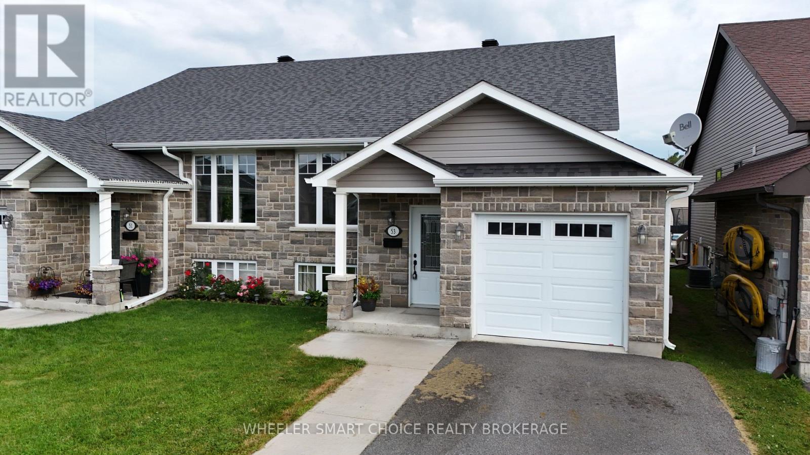 53 MERCIER AVENUE E - 32