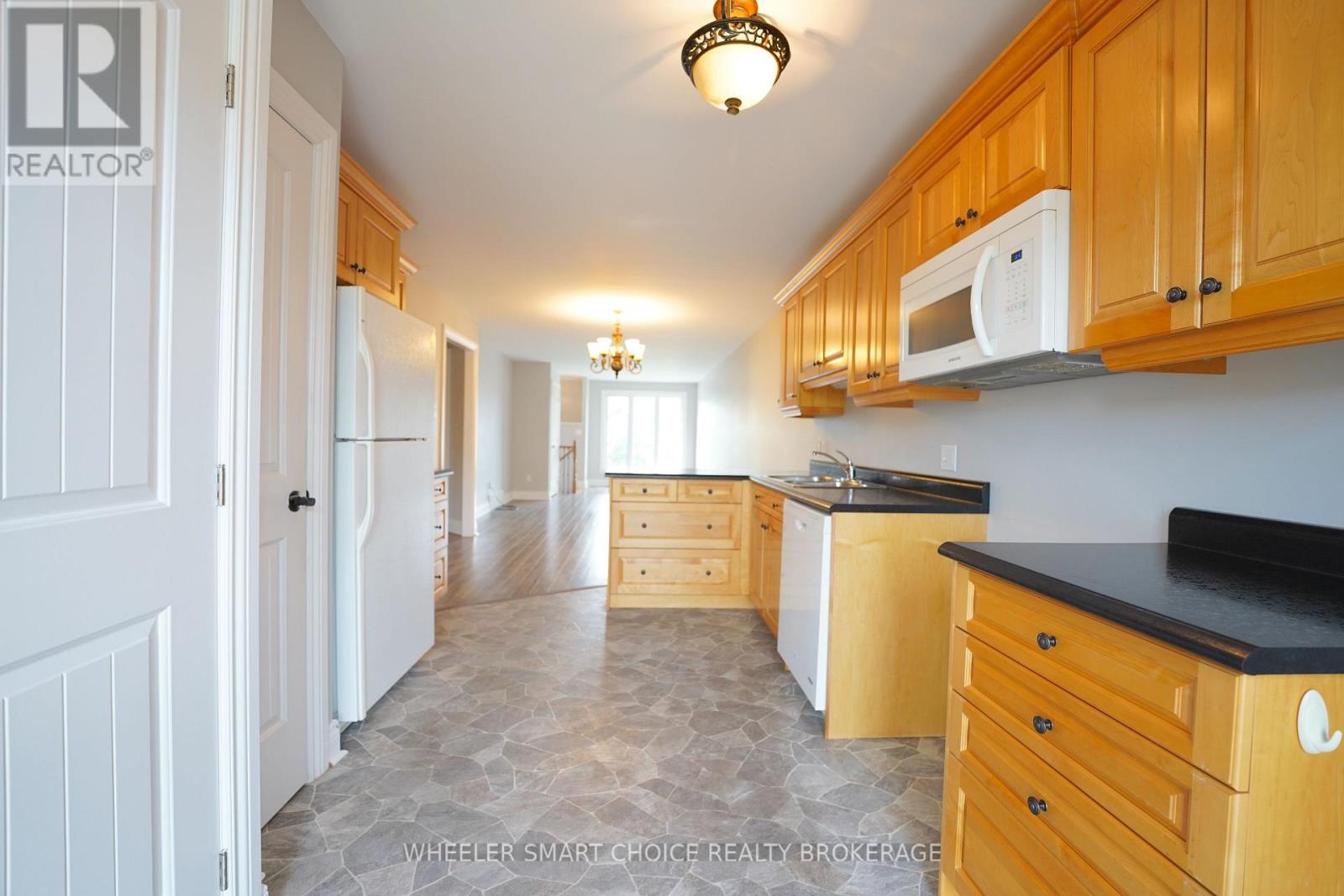 53 MERCIER AVENUE E - 9