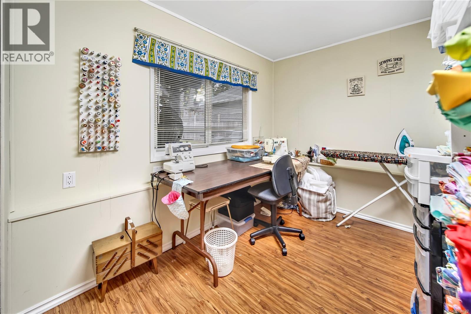 3950 Dunsmuir St - 26