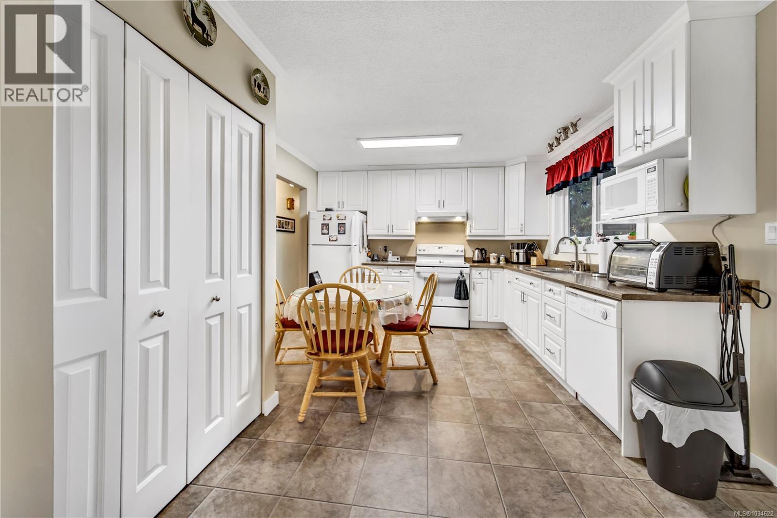 3950 Dunsmuir St - 10