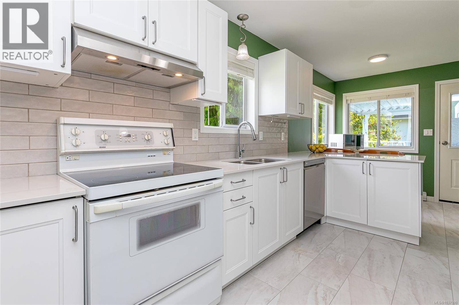 Kitchen with eating area